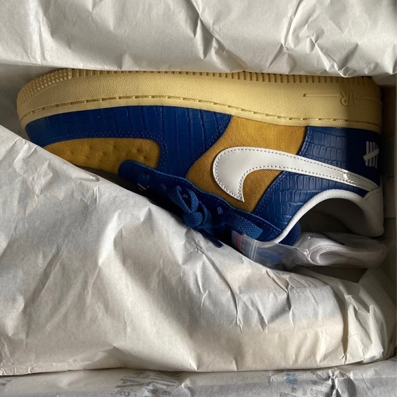Air Force 1 x Undefeated - Picture 2 of 6